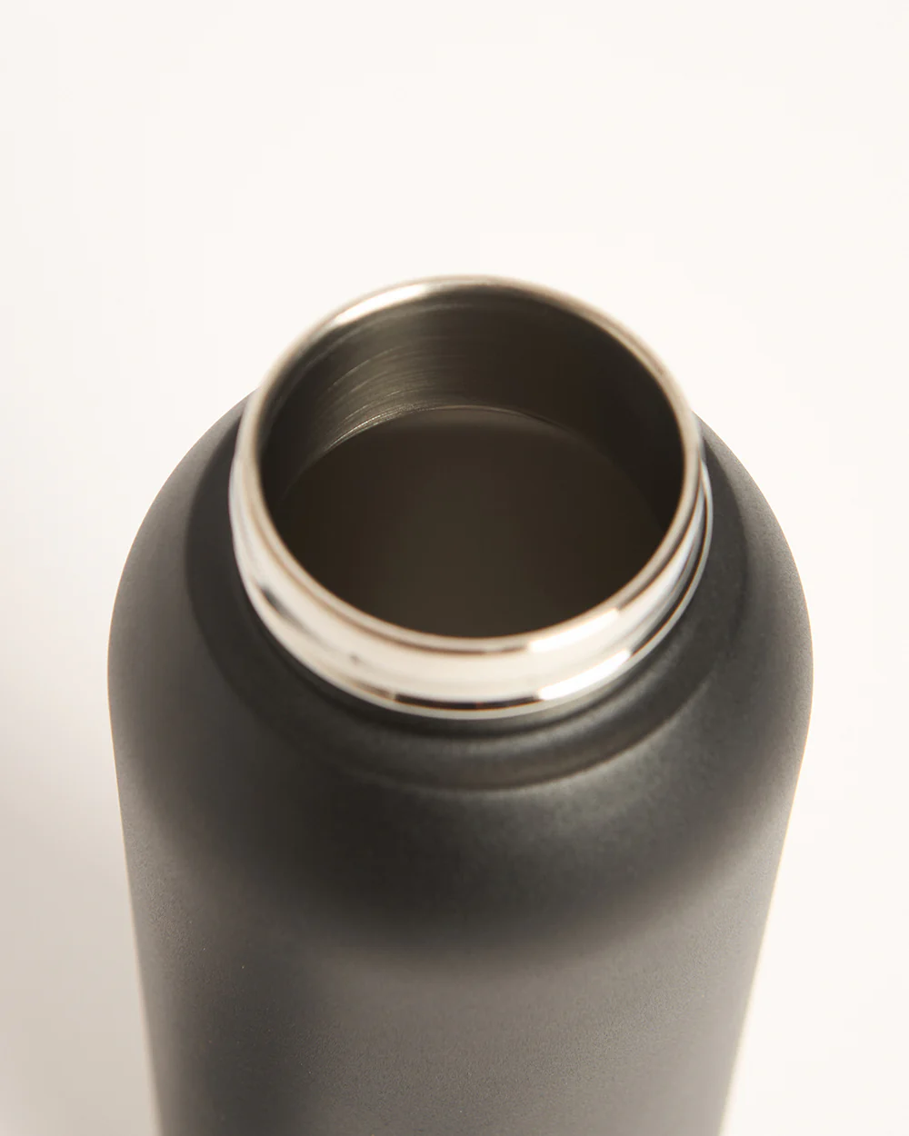 Christa Vacuum Bottle, 630 ml | Black - Image 5