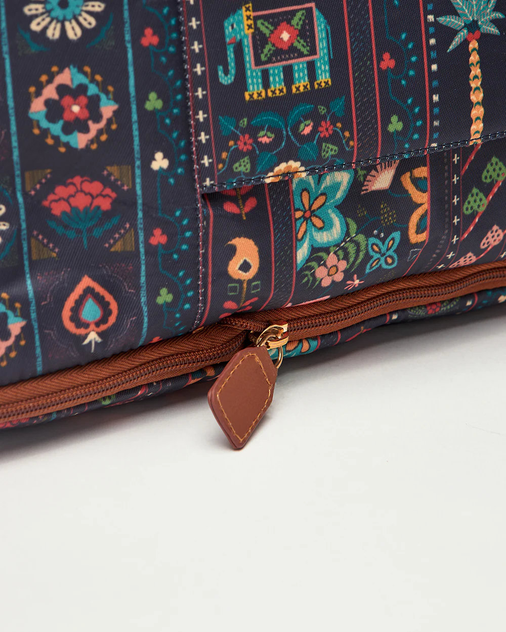 Getaway Duffle Bag - Tusker | Digital Nomad - Image 9