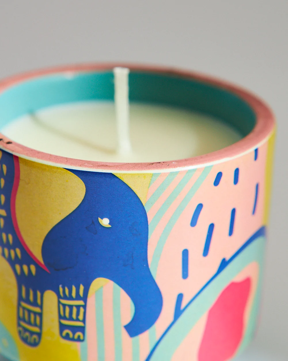 Grapefruit & Patchouli Soy Wax Candle - Small - Image 4