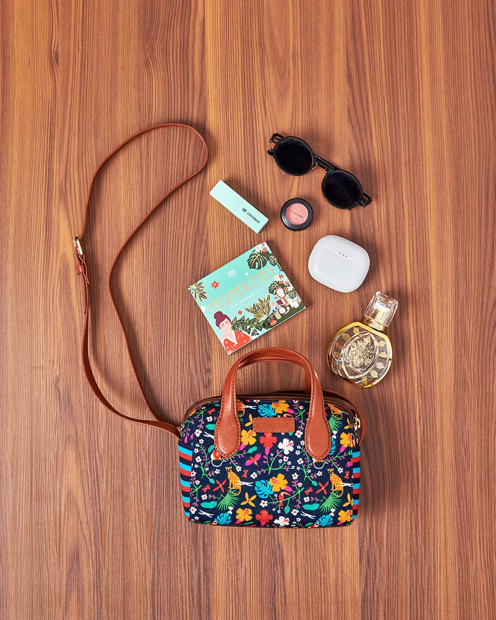 Madagascar Tales Sling bag-Navy - Image 5