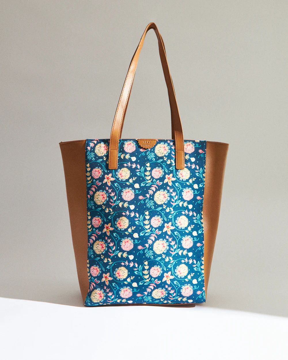 Shopper Tote | Carry Essentials in Style - Image 10